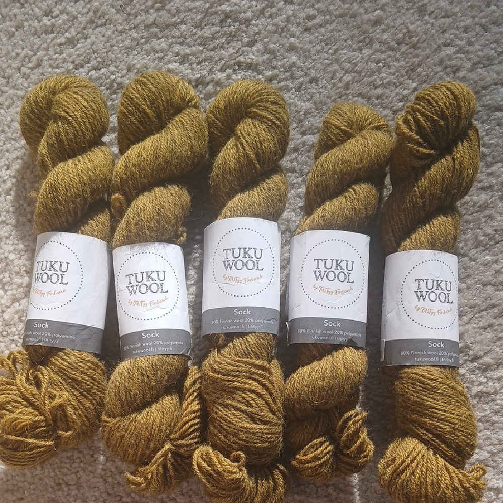 5 Rustic Finnish Wool Sock Yarn in Earth Tone Yellow NWT